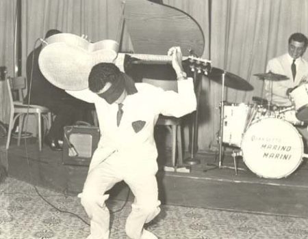 Totlò Savio, esibizione in teatro del Guitar Boogy in vedette con il quartetto M. Marini